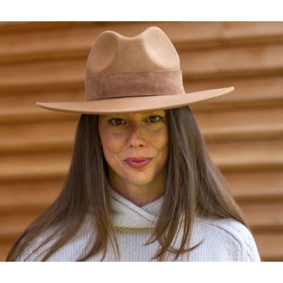 TRAVAUX EN COURS
Fedora Wide Brim Hat in Camel Size 56-57 ( M ) New